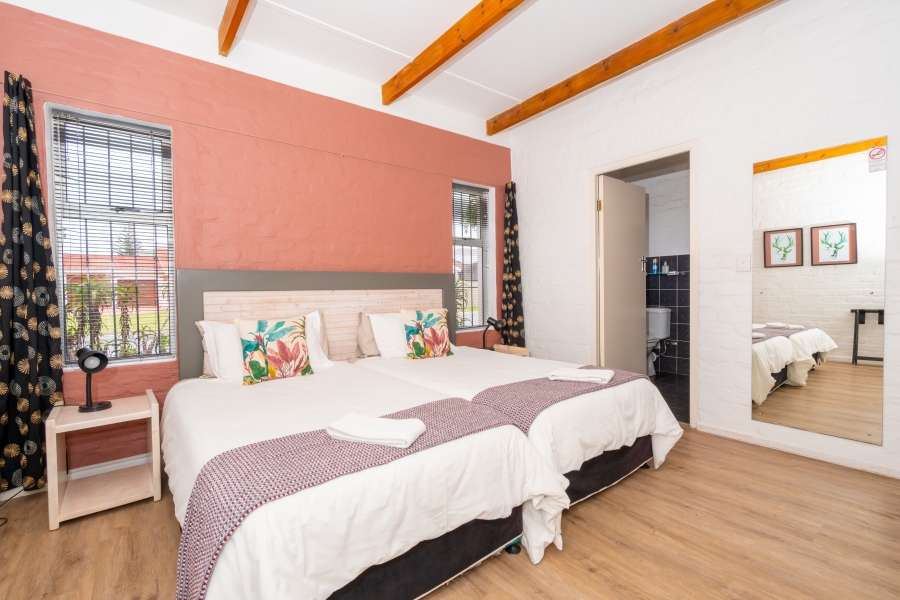 6 Bedroom Property for Sale in Middedorp Western Cape